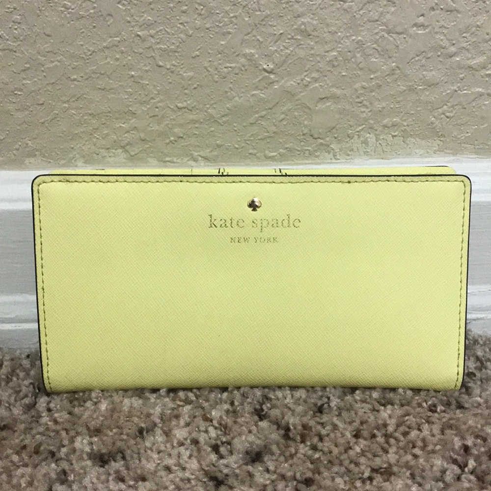 ❌ Sold ❌ Kate Spade Wallet Light Bright Yellow